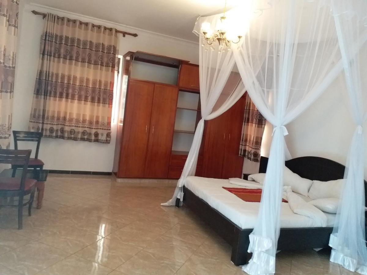 Acactus Hotel Kampala Exterior photo